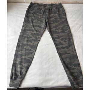 Zyia Women's Green Camo Print Joggers - Size Large